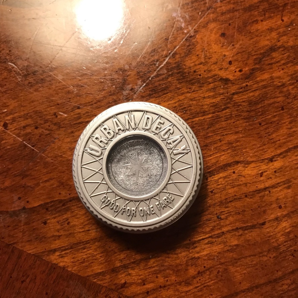 URBAN DECAY EYESHADOW IN SHADE STRIP